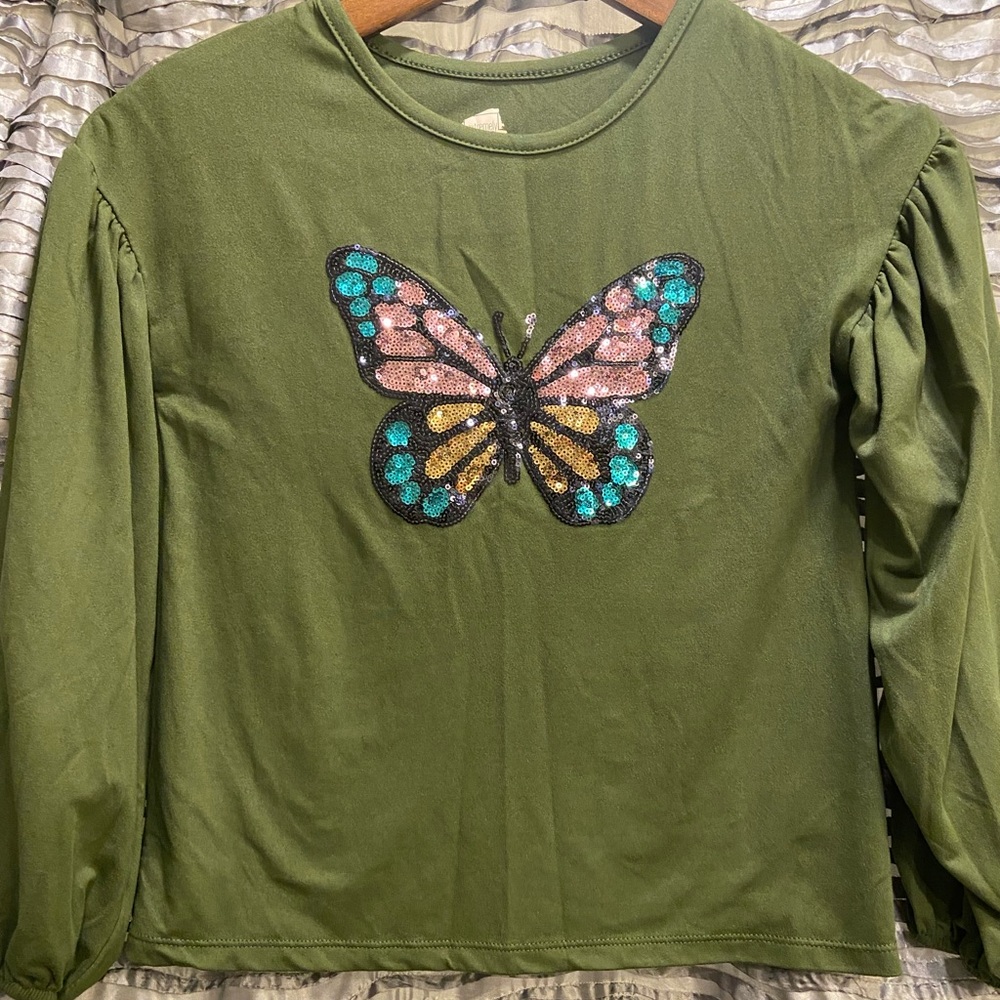 Extremely Me Green long sleeve butterfly top for girls size 10/12 pre-owned